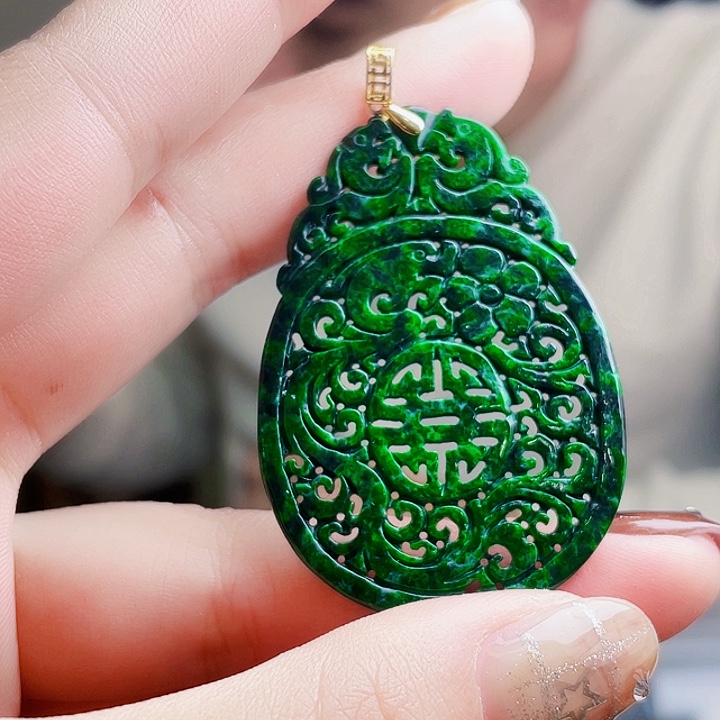 翡翠18K金镶嵌颈饰多样性