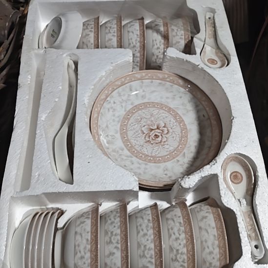 茶盏陶瓷盘子碗啥都有