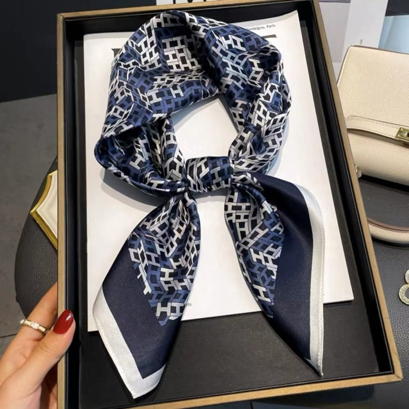 专属桑蚕丝单面藏青色小H立体字母65方巾时尚优雅百搭女士丝巾C09