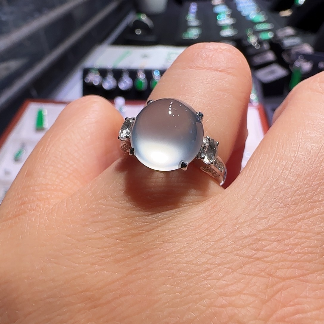 翡翠18K金镶嵌戒指