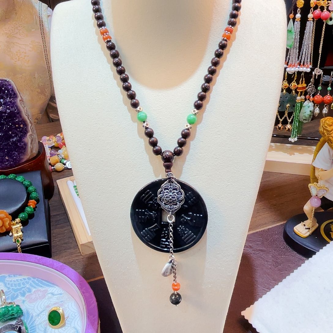 翡翠颈饰未镶嵌颈饰