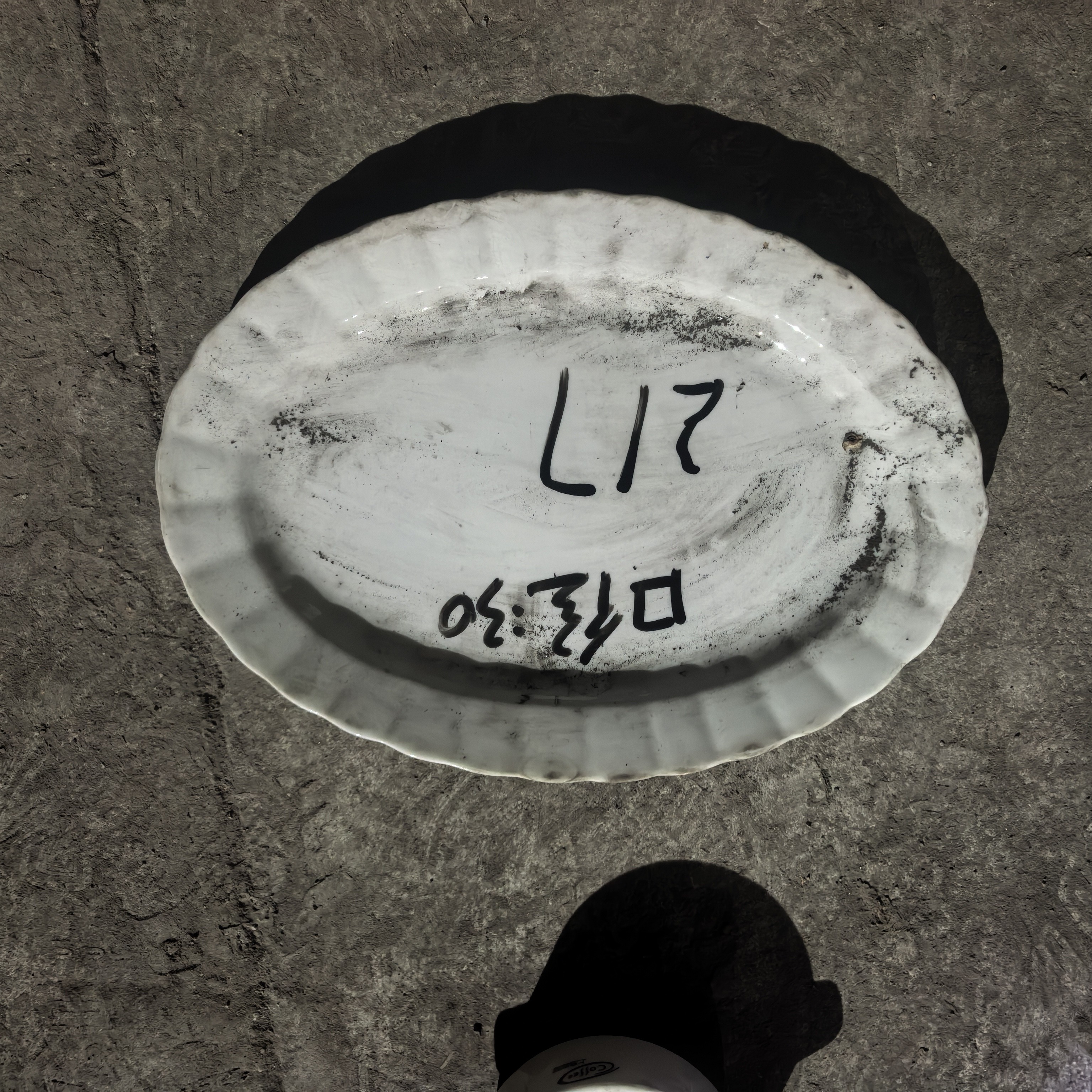 国营陶瓷厂春雷浮雕鱼盘一个