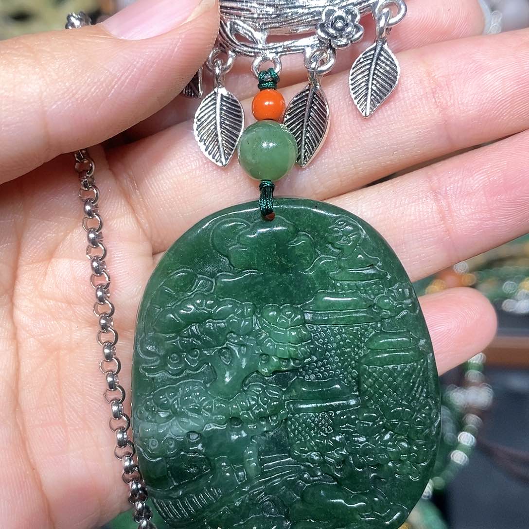 颈饰未镶嵌和田玉（糖玉）