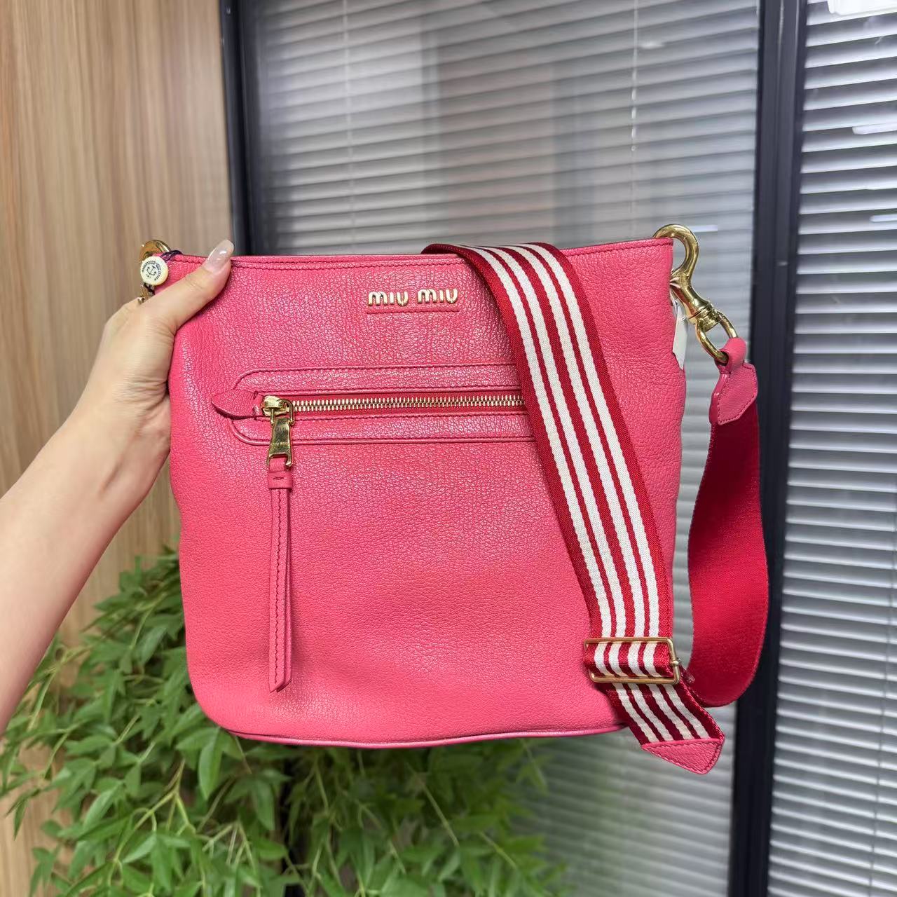 95新 MIU MIU/缪缪 XR/红色斜挎包