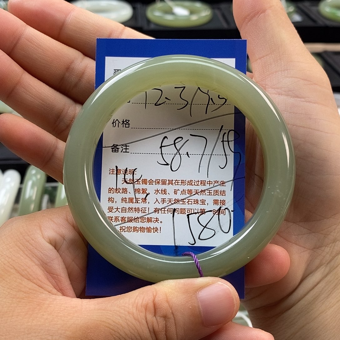 和田玉未镶嵌手镯