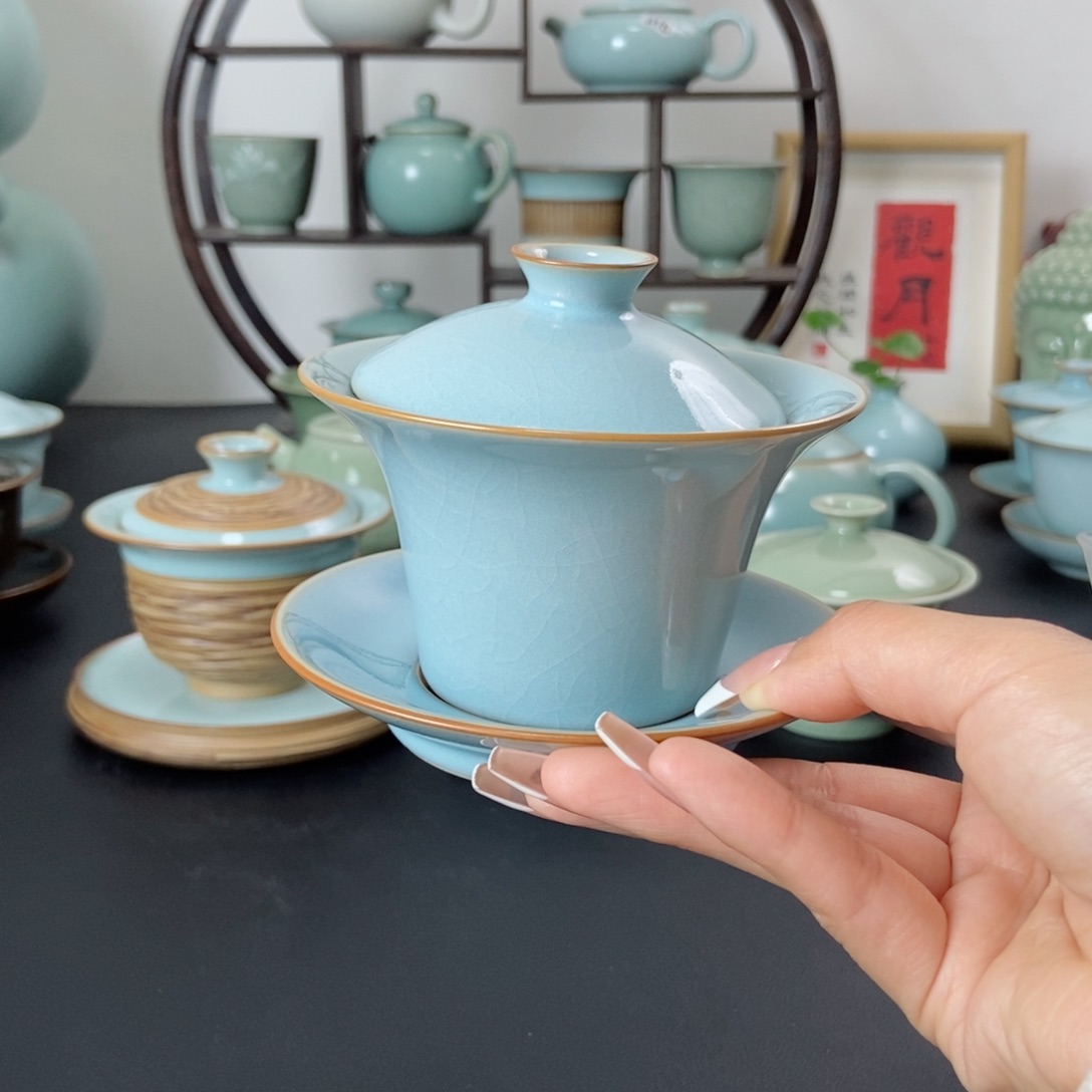 一级品天青马蹄盖碗