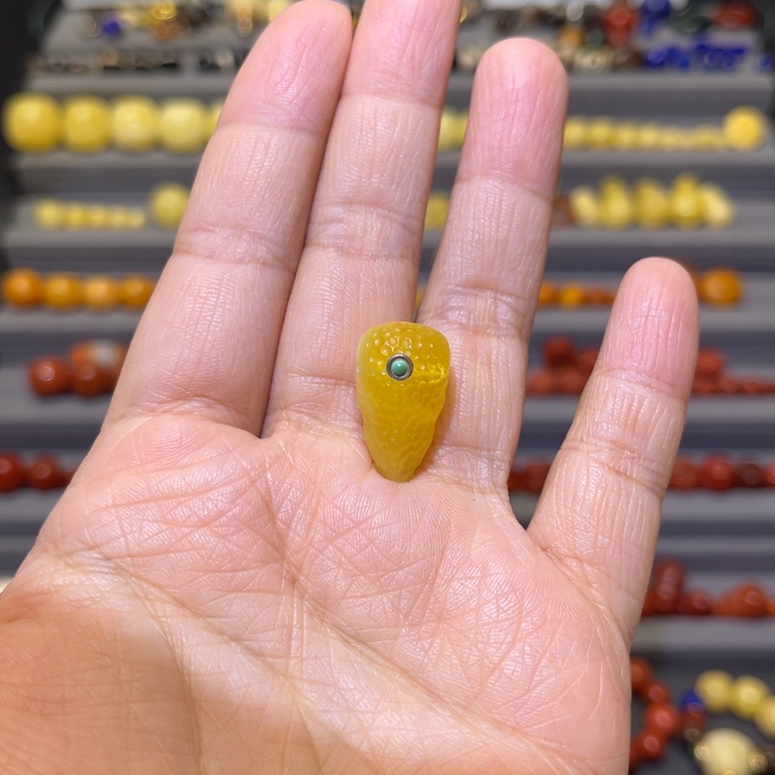 琥珀颈饰未镶嵌阿***冲