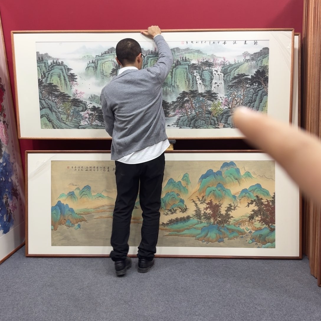 国画赤****紫带框绘画作品