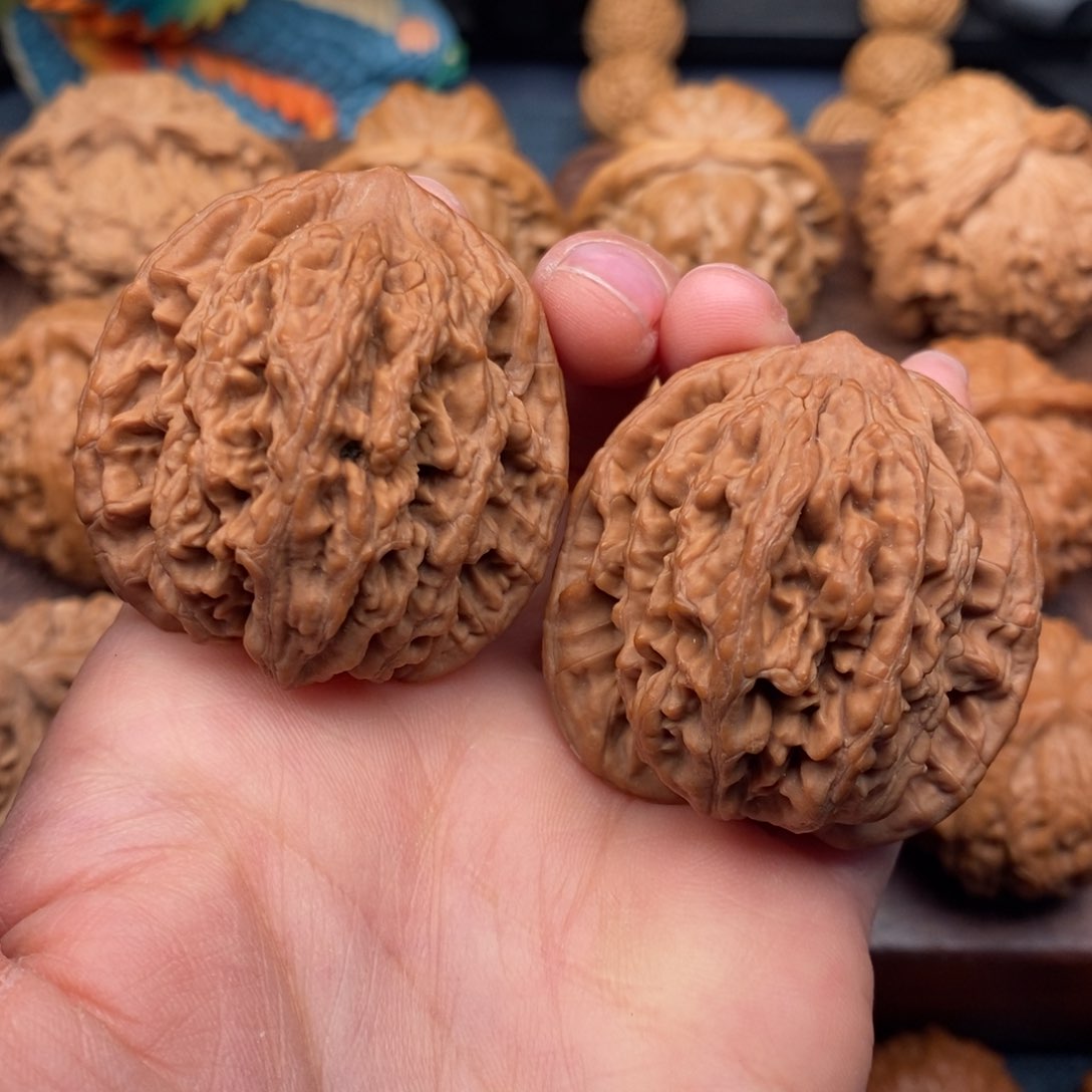 文玩核桃把件41全品，老树原桩粗筋虎头