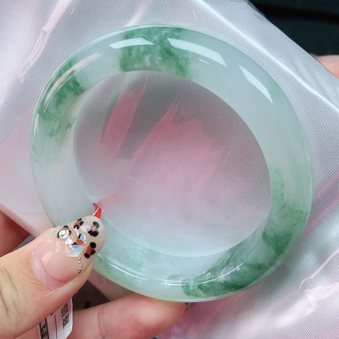 翡翠手镯未镶嵌52圈