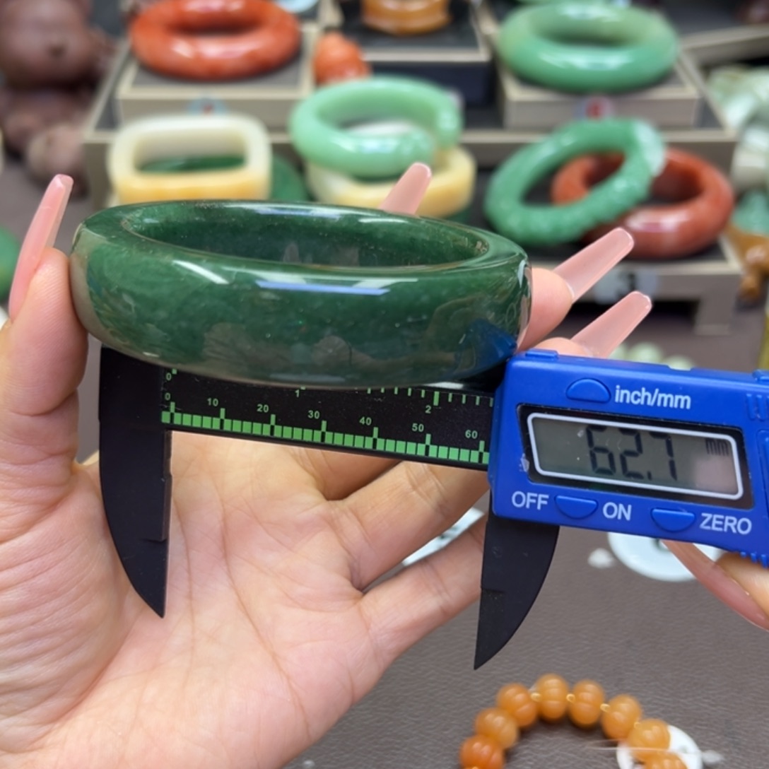 未镶嵌手镯石英岩玉