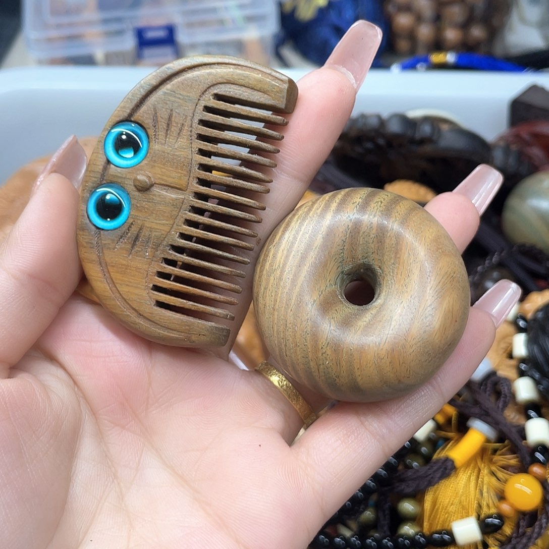 维腊木（绿檀）无事牌