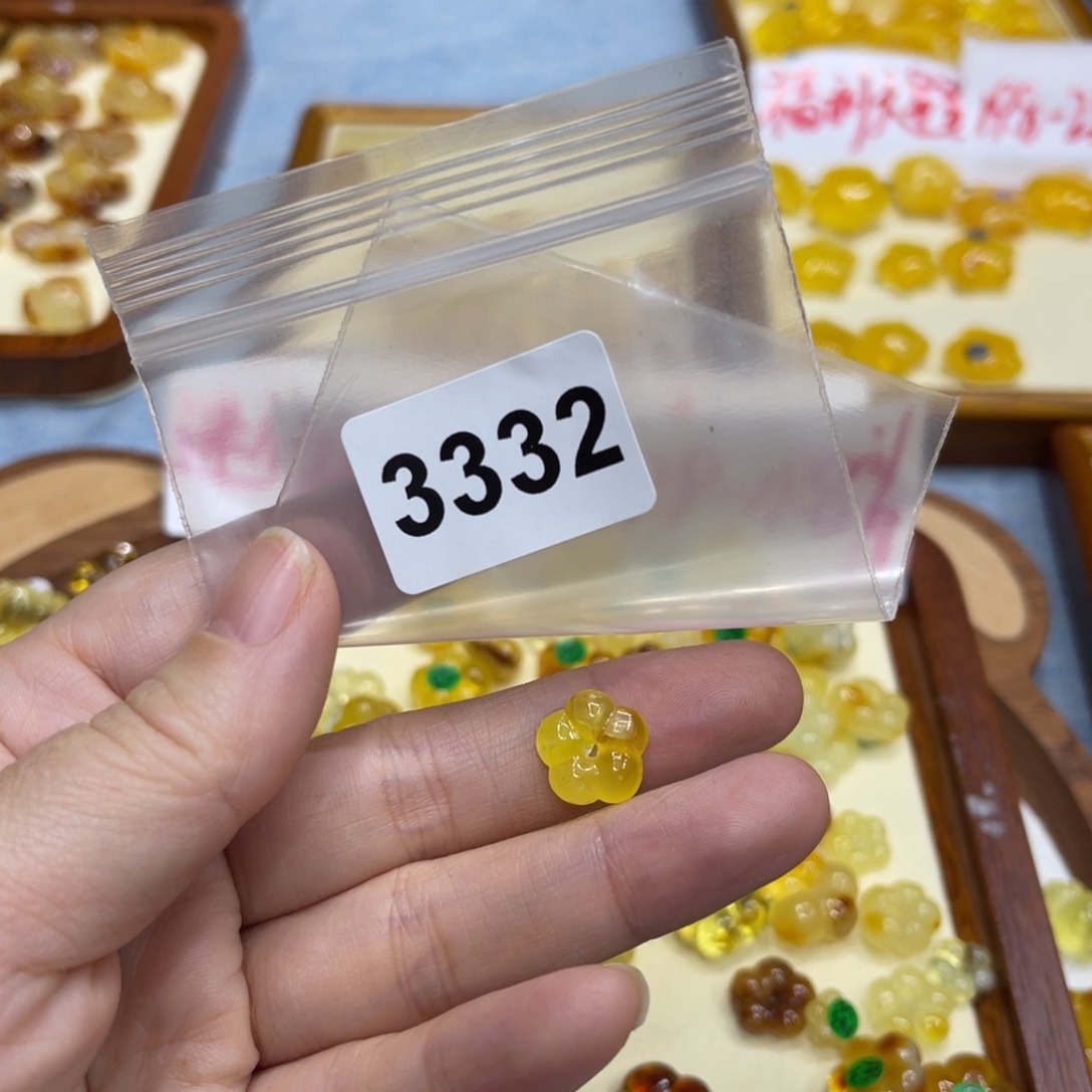 琥珀珠宝奇石未镶嵌Y****?