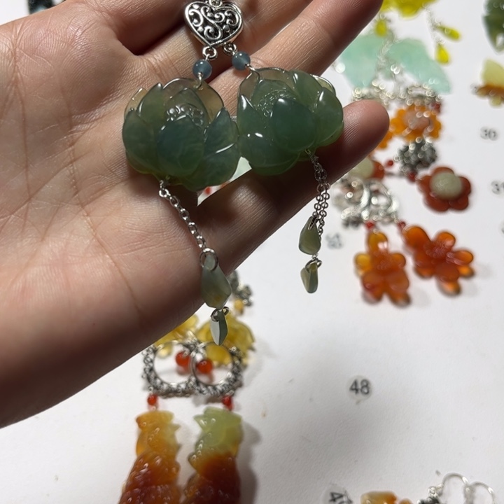 蛇纹石玉合金耳饰