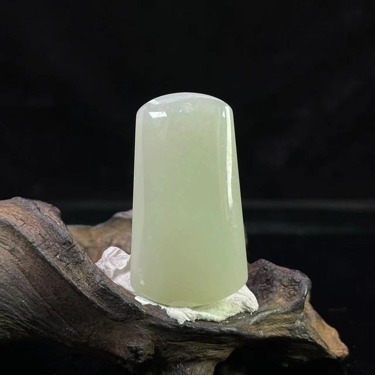 A668 和田玉吊坠 YS131588