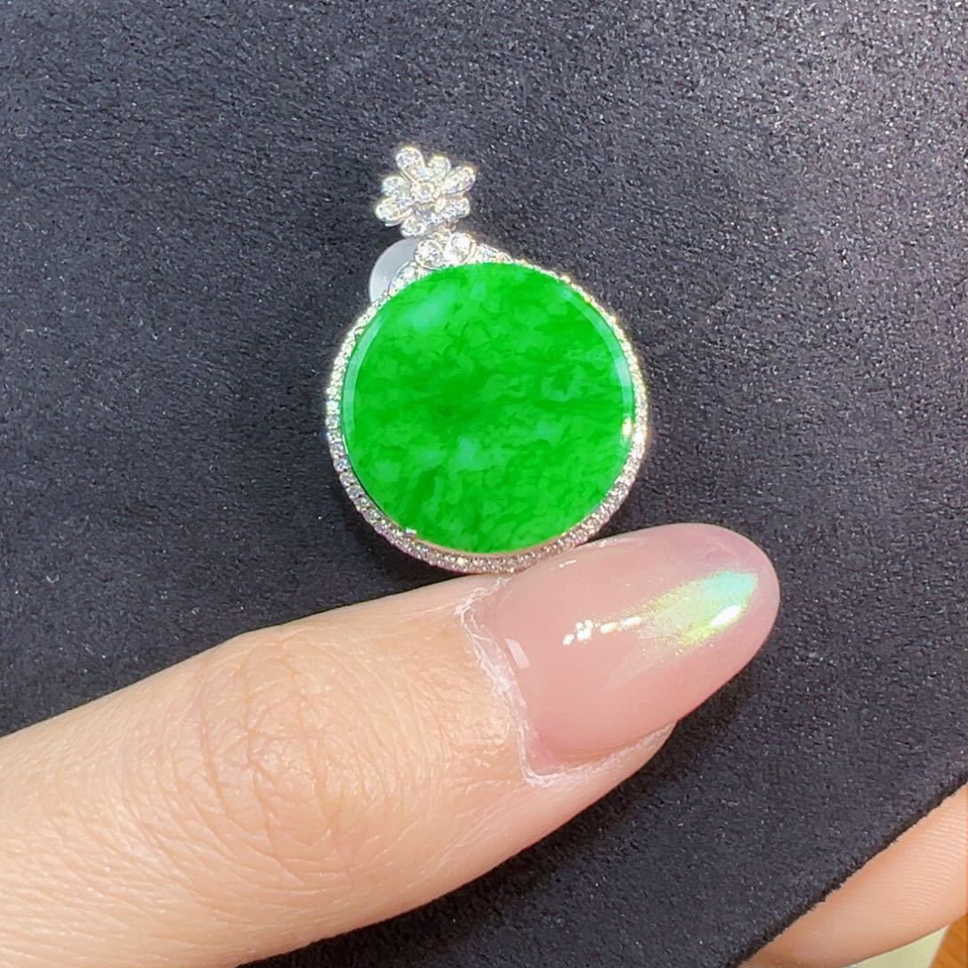 翡翠颈饰18K金镶嵌圆牌