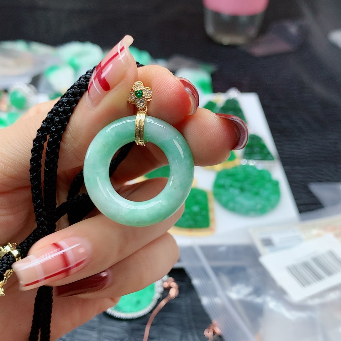 【闪购商品】翡翠吊坠(赠链)合金