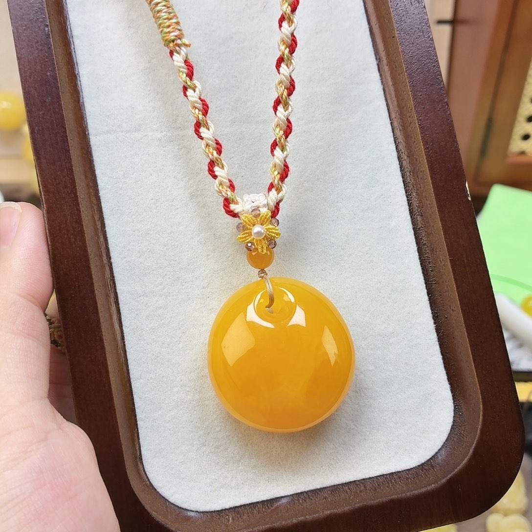 蜜蜡未镶嵌裸石芬达色焦皮公主扣