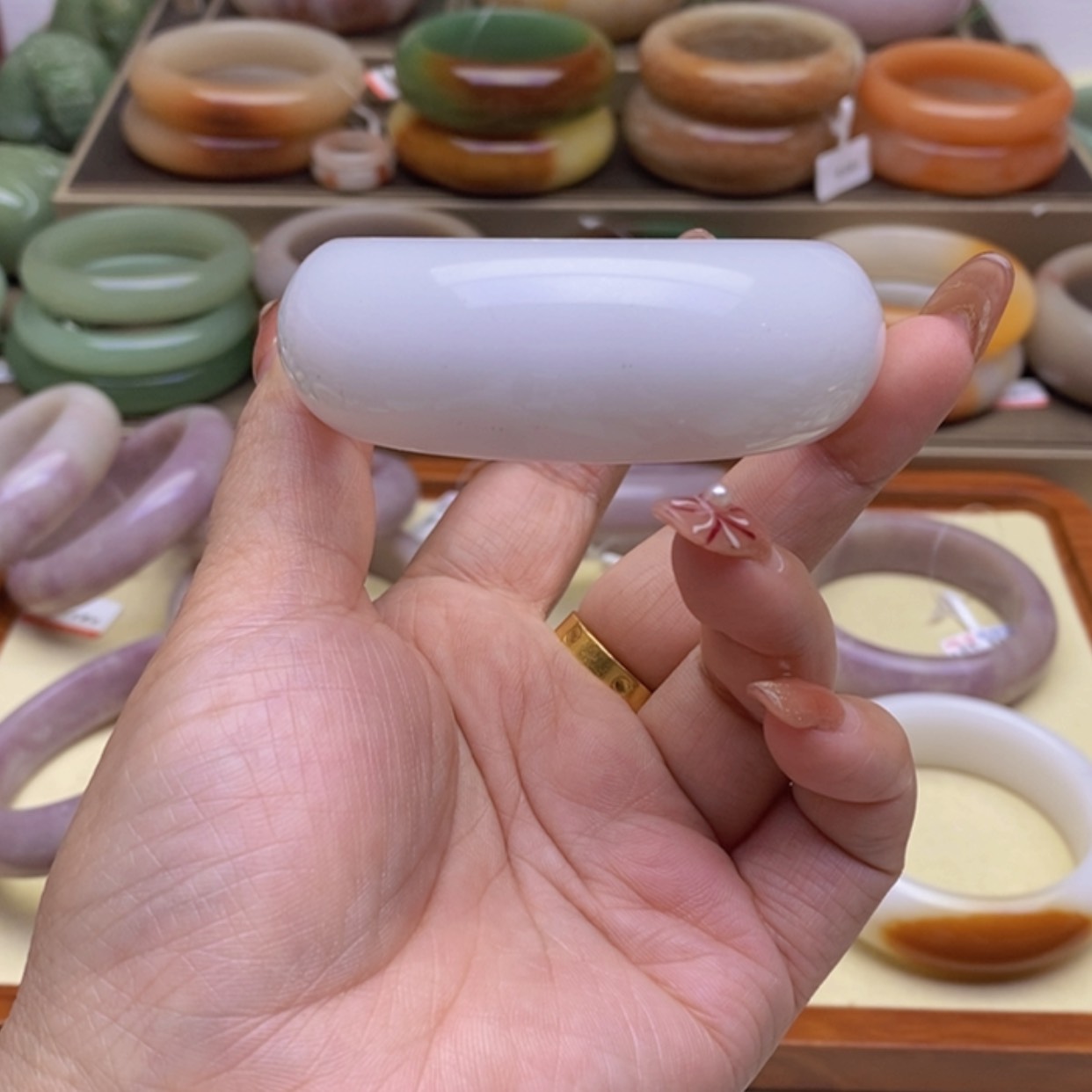 【闪购商品】石英质玉手镯未镶嵌