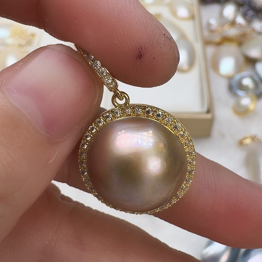 未镶嵌颈饰拼合珍珠（马贝珠）