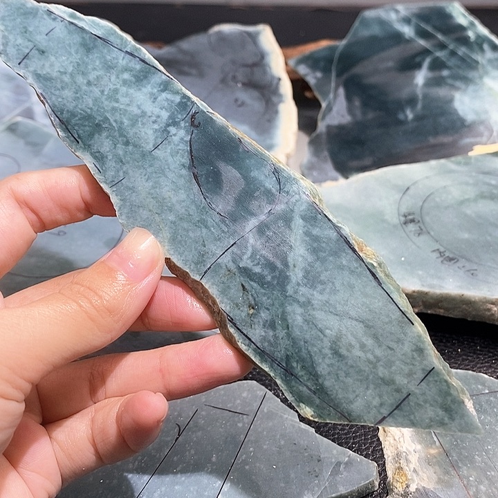 翡翠挂件未镶嵌翡翠