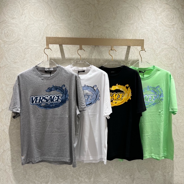 未使用 VERSACE/范思哲 男士春夏新款特价休闲经典圆领百搭T恤