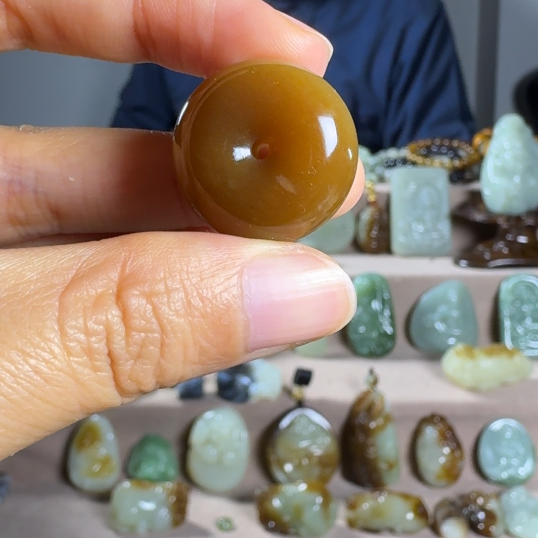 和田玉（糖玉）颈饰未镶嵌