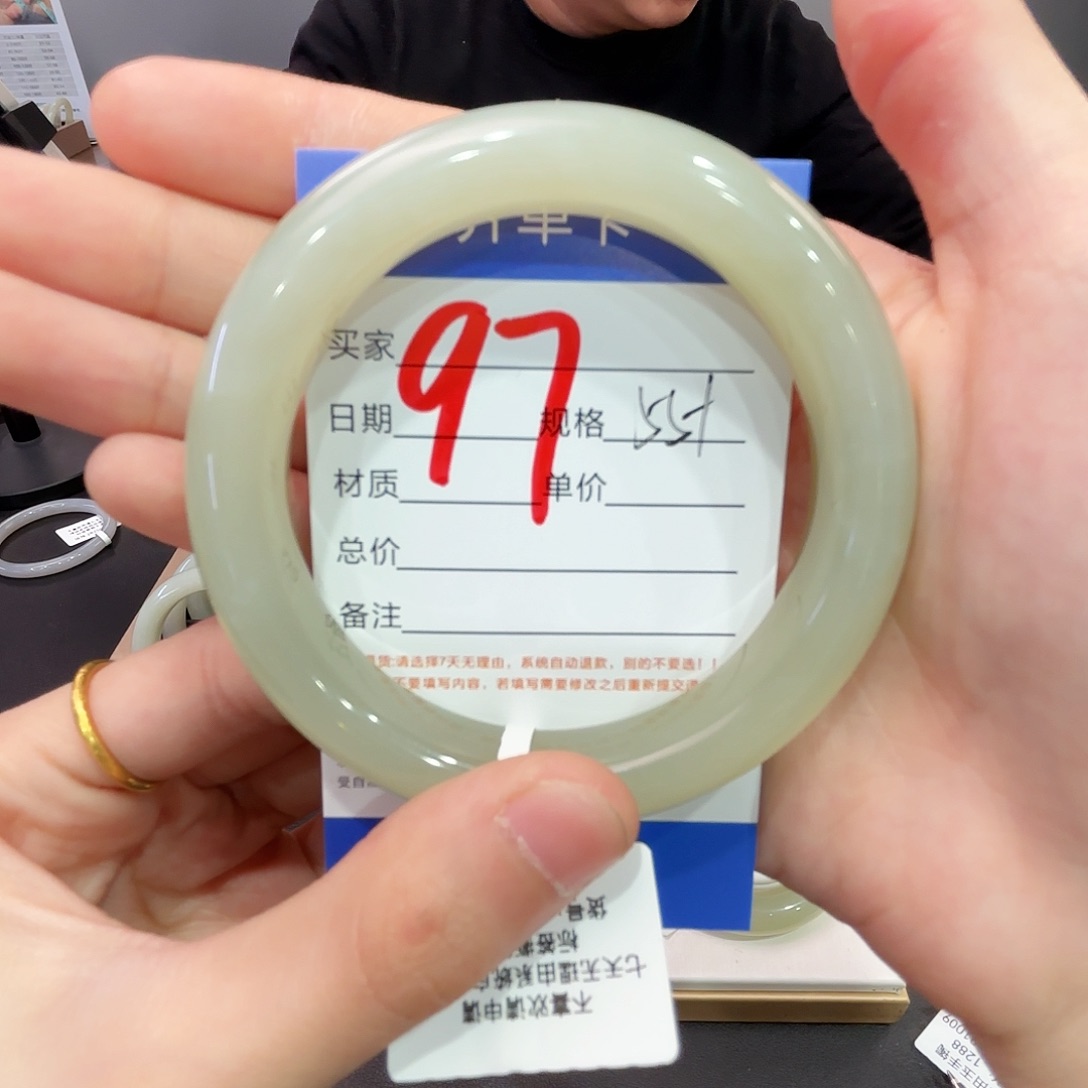 和田玉手镯未镶嵌