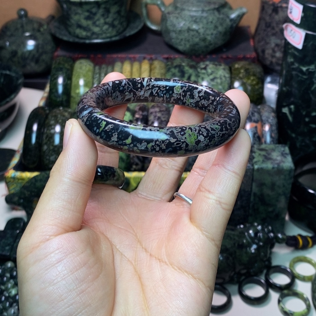 j***o蛇纹石玉未镶嵌项链