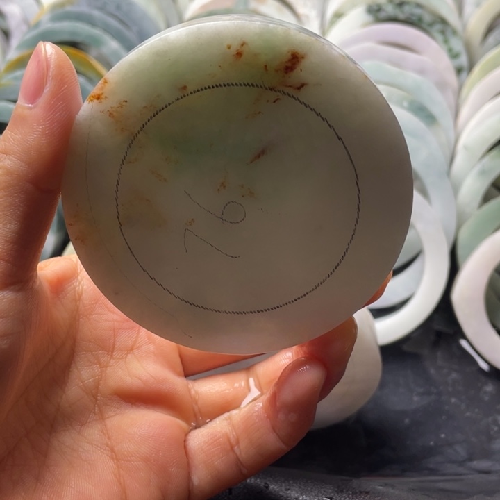 深***黄定制翡翠未镶嵌翡翠手镯