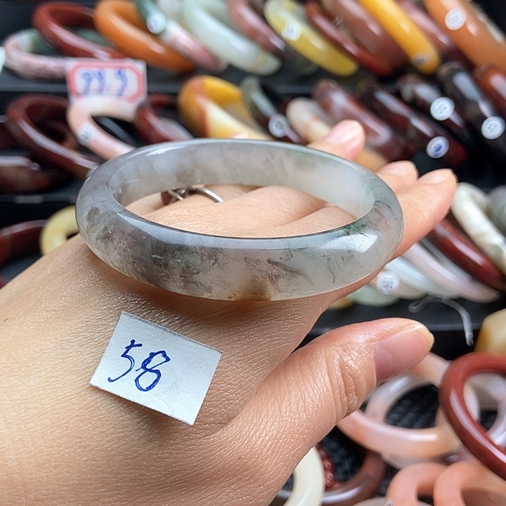 石英质玉手镯未镶嵌