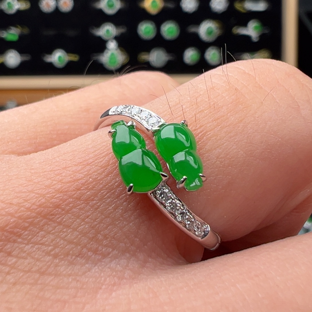 翡翠18K金镶嵌戒指葫芦一对