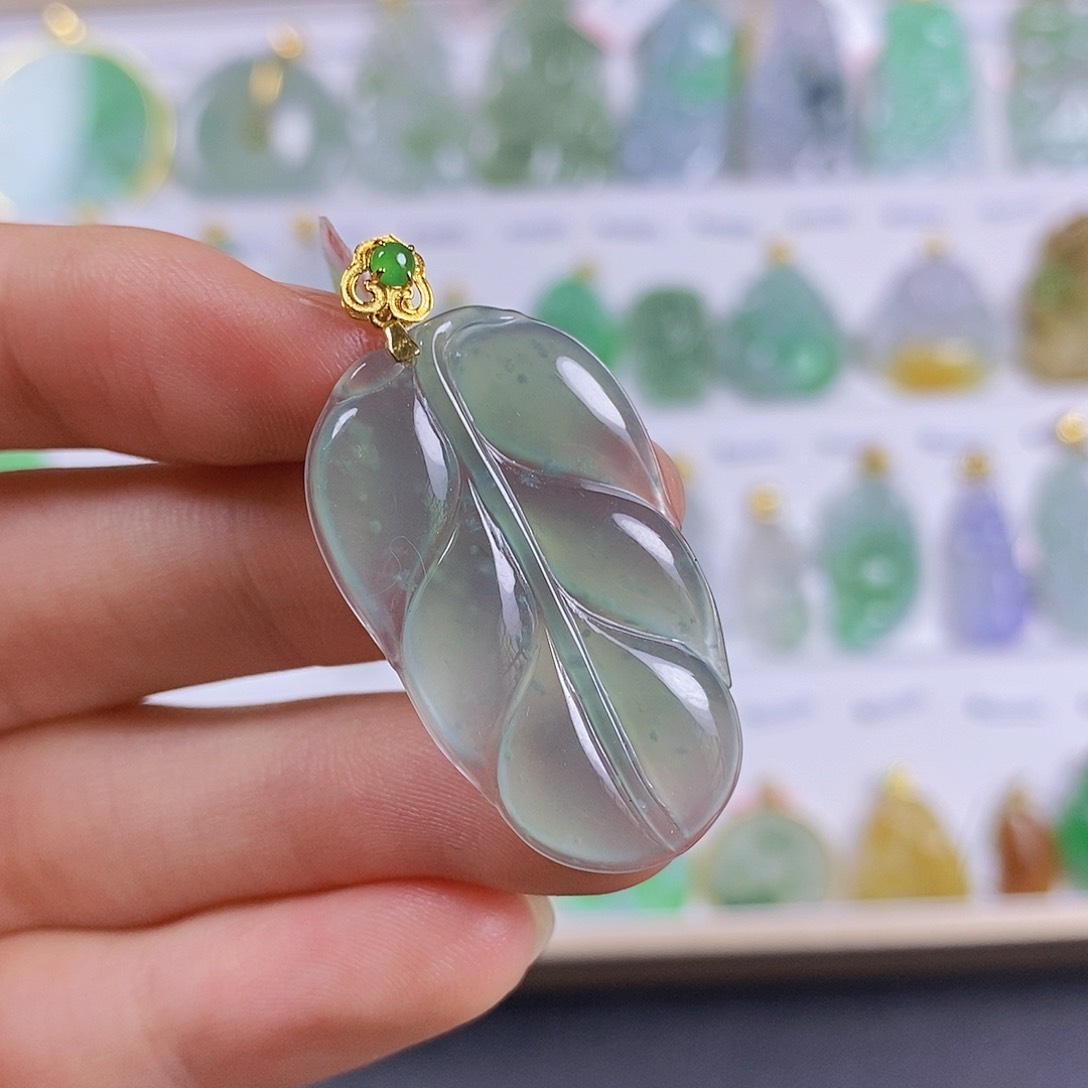 翡翠颈饰18K金镶嵌翡翠