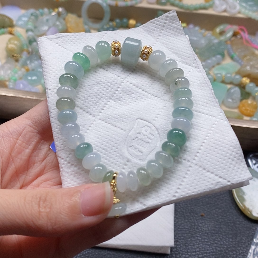 翡翠颈饰未镶嵌闪