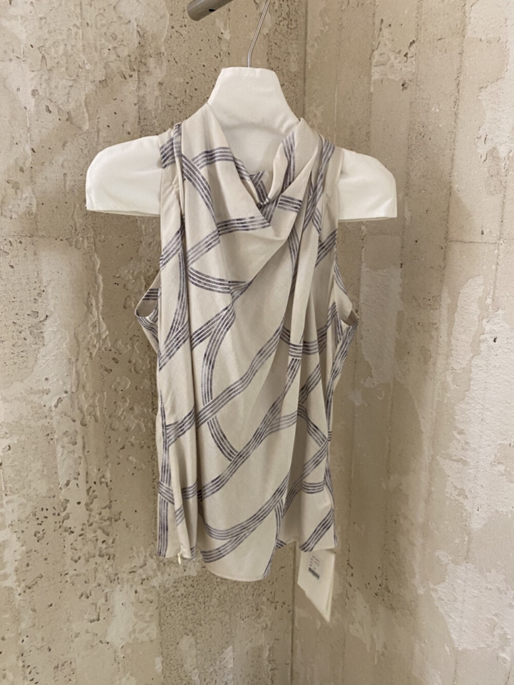 夏上新！设计感印花无袖小衫  W8002