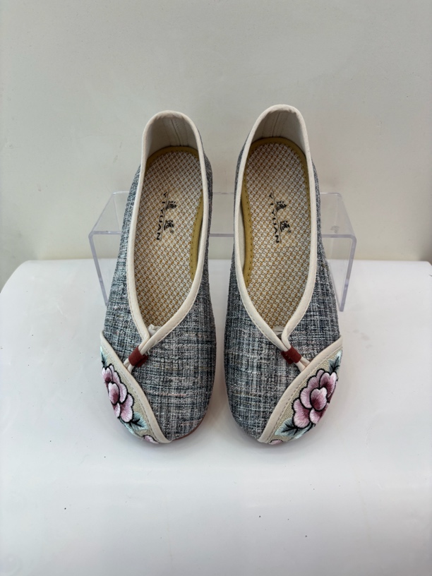 蓝色民族布鞋软底绣花减震透气老北京布鞋民族风女鞋