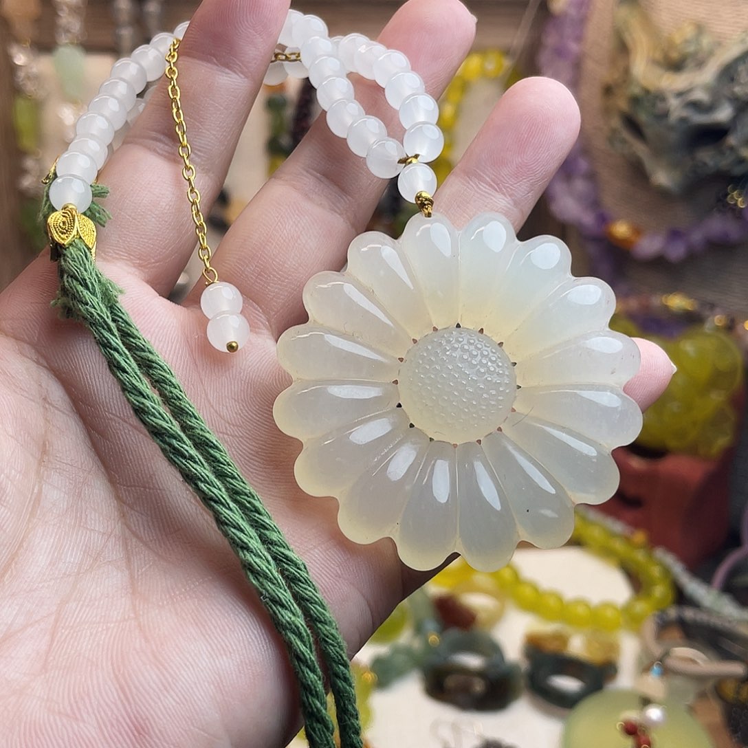 未镶嵌蛇纹石玉吊坠