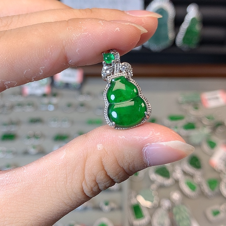 翡翠未镶嵌颈饰吊坠