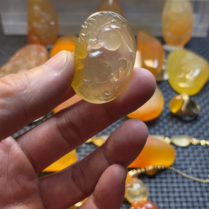 天***心石英质玉未镶嵌旦面