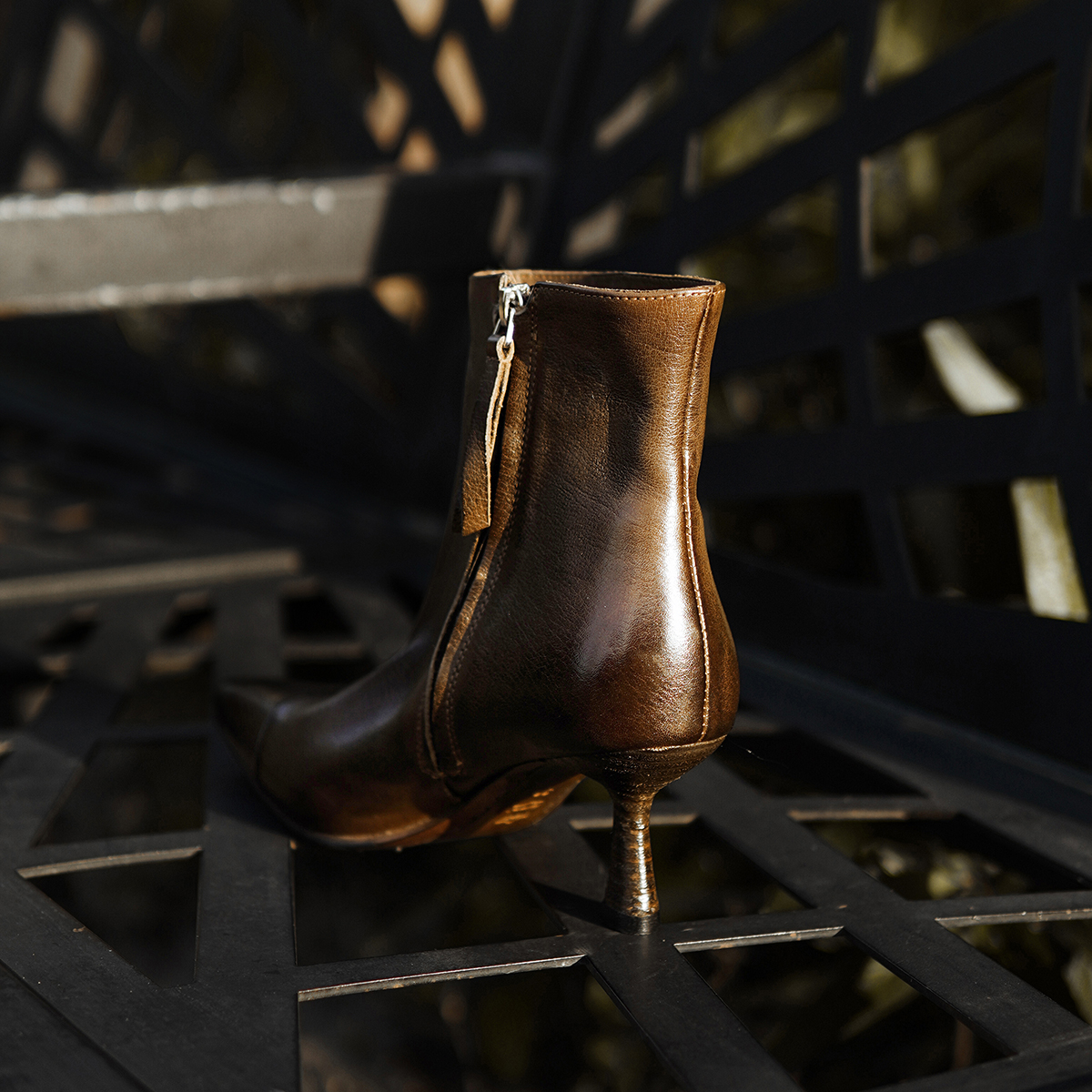 水洗马皮新款冬季时尚女士尖头显瘦细跟瘦瘦靴时装高跟靴