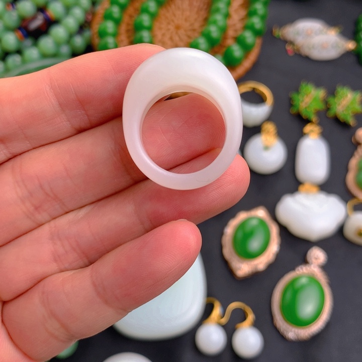 和田玉戒指未镶嵌?*缇