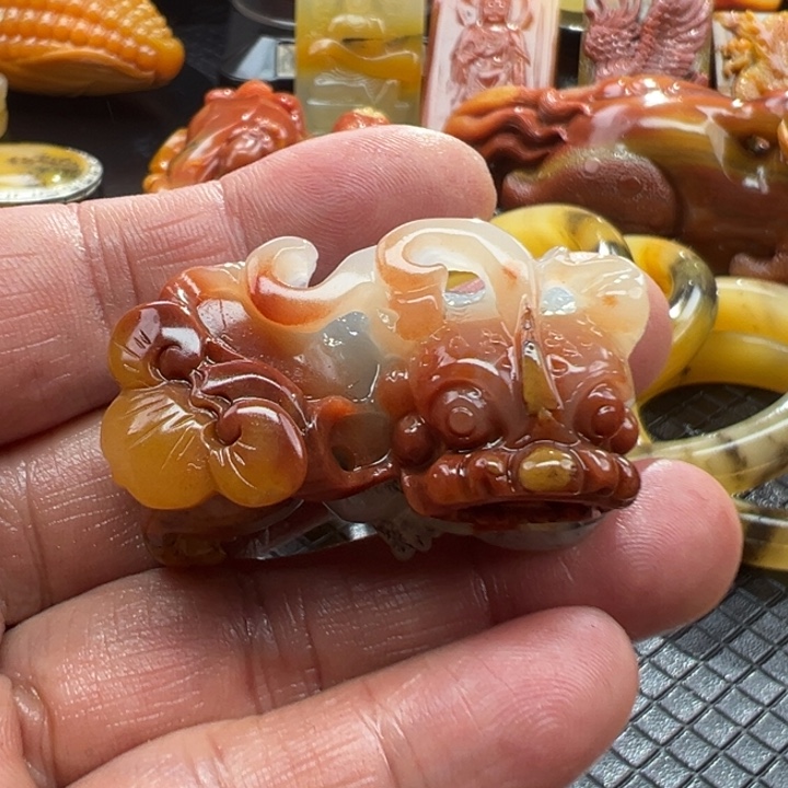 石英质玉（黄龙玉）颈饰未镶嵌