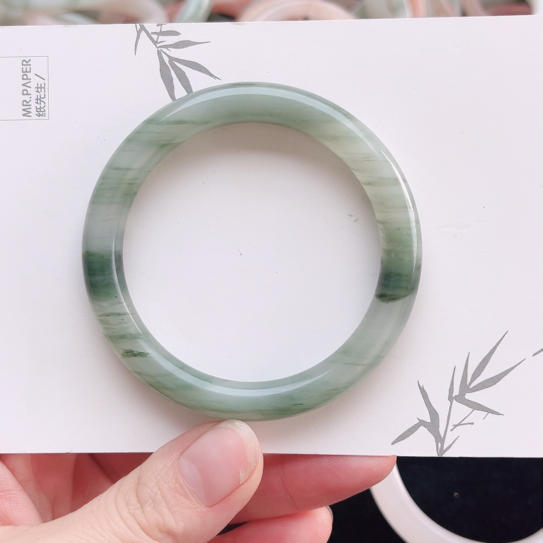 未镶嵌手镯石英质玉