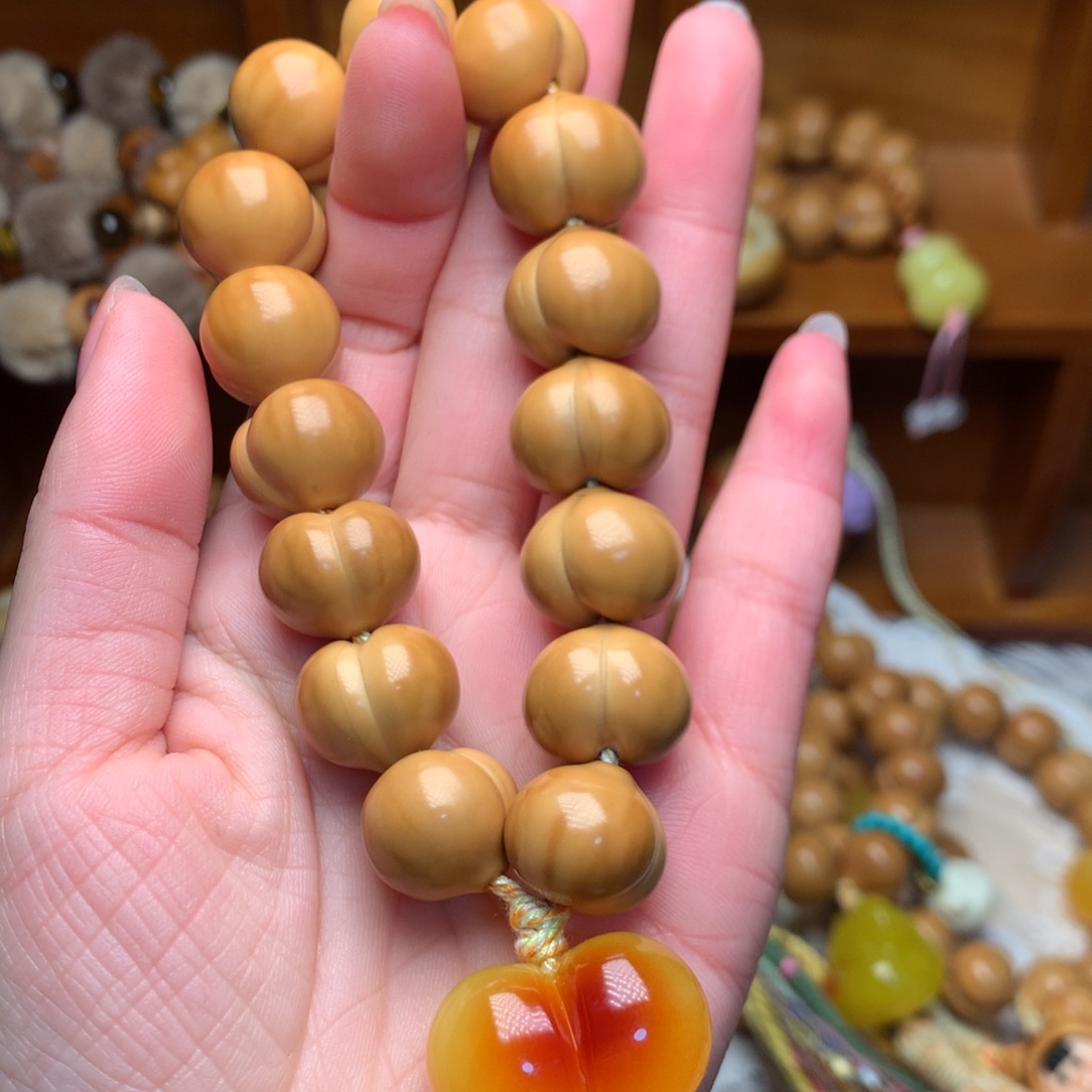 吊坠猴头核桃16高定屁桃手持爱心