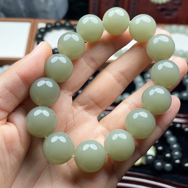 荣***足和田玉未镶嵌手串