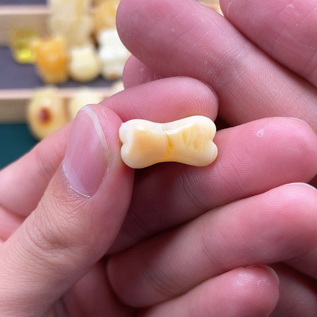 琥珀裸石未镶嵌蜜蜡