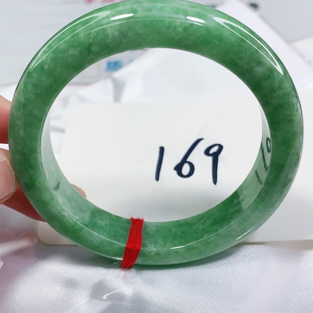 翡翠手镯未镶嵌56.7圈口