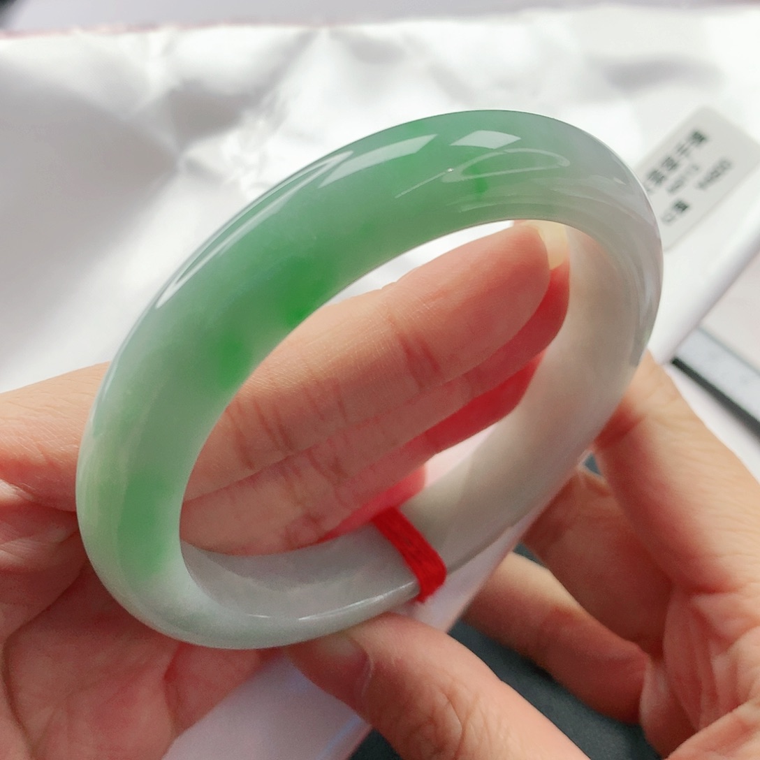 翡翠手镯未镶嵌皮*翡翠113
