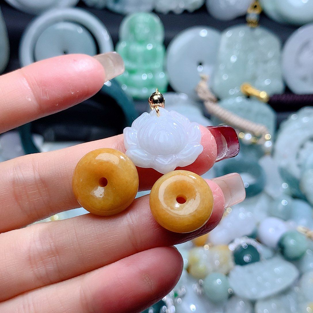 翡翠颈饰未镶嵌2880。