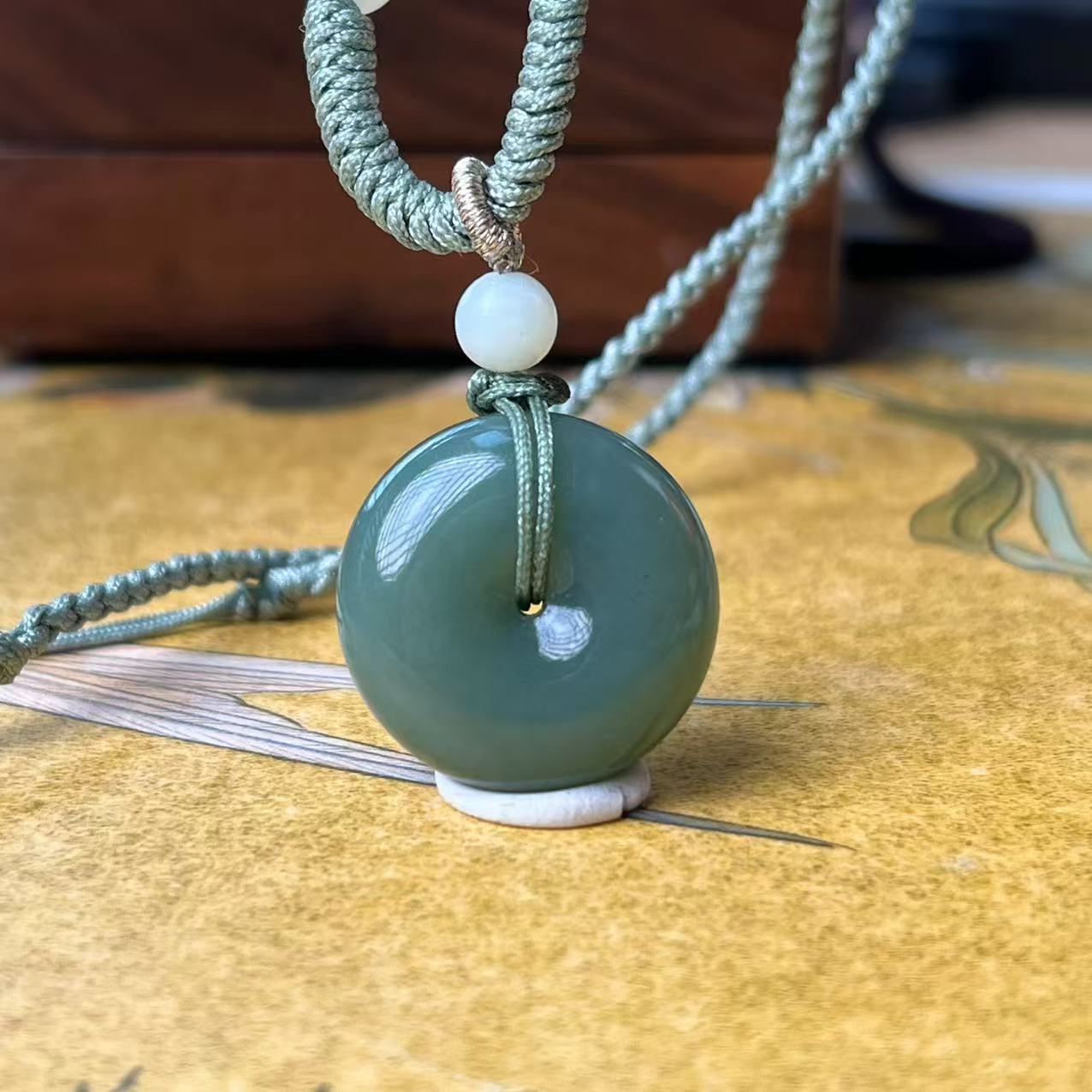 Z000112和田玉且末蓝平安扣